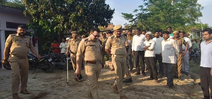 घटना स्थल की जांच करने पहुंचे एएसपी विकास चंद्र त्रिपाठी।