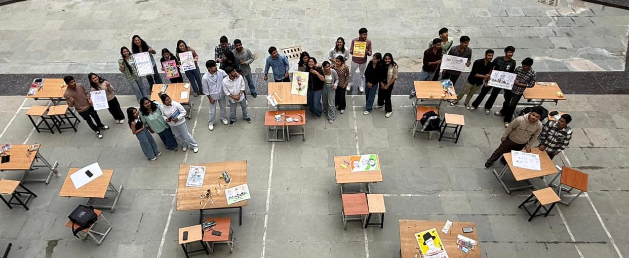 Students made posters on Martyrs' Day and paid tribute to the martyrs.