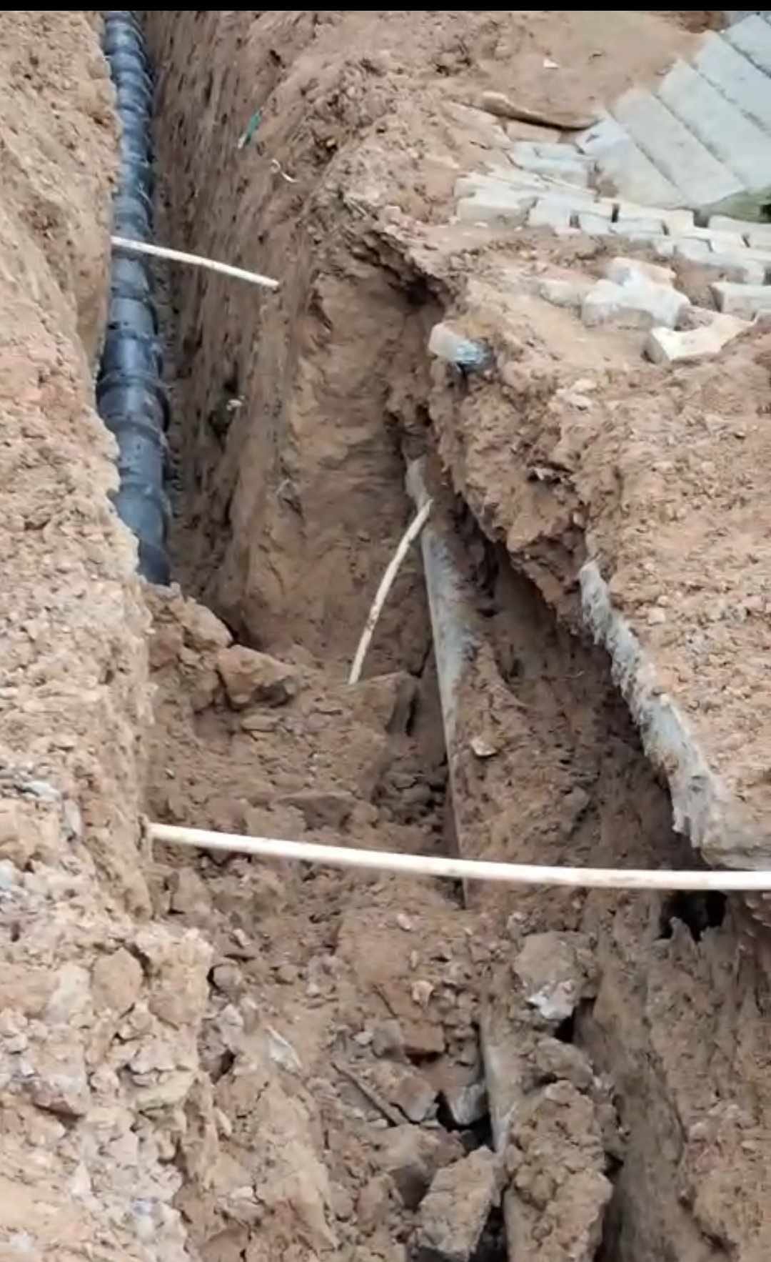 Drinking water pipe line breaking during laying of sewerage line