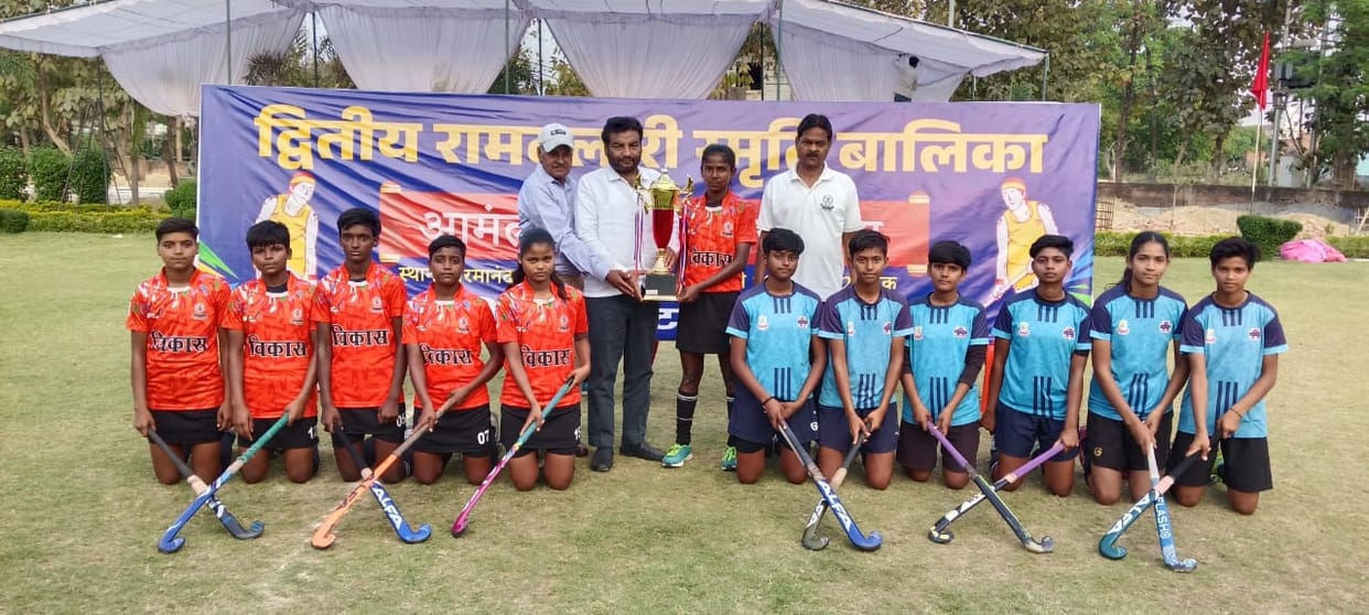 Anjali's three goals and Sonal's penalty stroke helped Royal Club become the district level hockey champions.