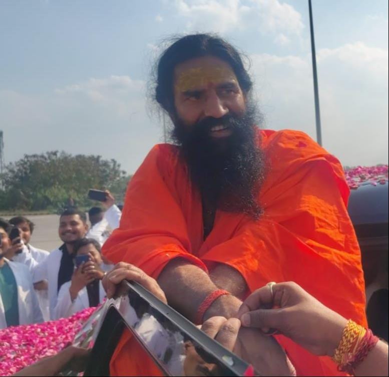 Baba Ramdev welcomed at Kaithi Toll Plaza