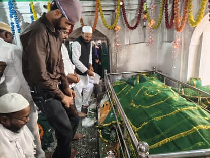 Pilgrims throng on the 160th Urs of Parhijji Shah Baba