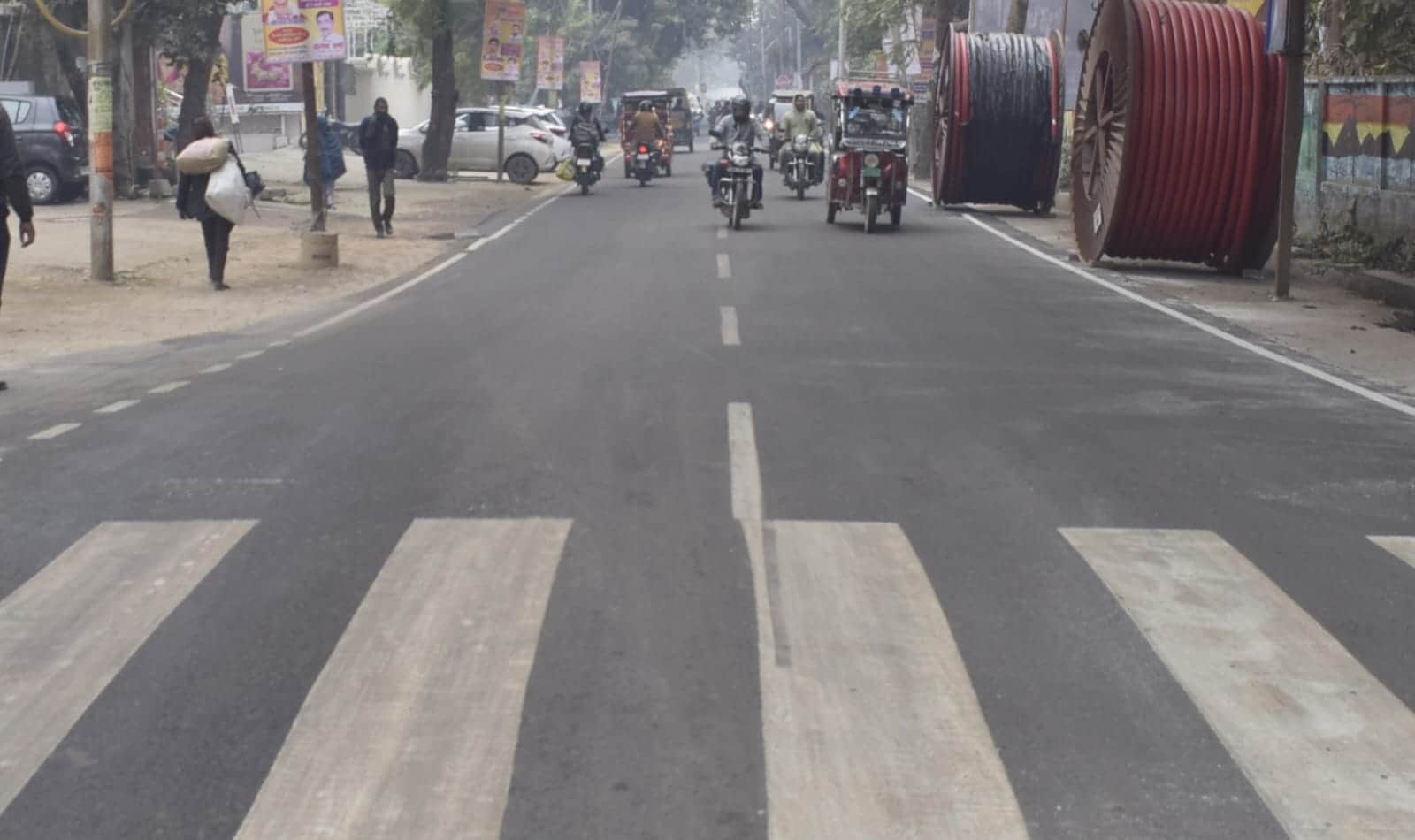 नौरंगाबाद से सौजन्या चौक जाने वाला डामर मार्ग। संवाद