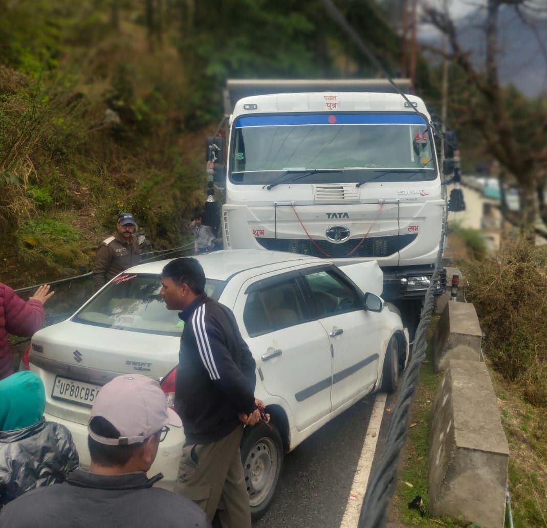 Six tourists, including two children, injured in a dumper-car collision
