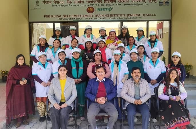 पंजाब नेशनल बैंक ग्रामीण स्वरोजगार प्रशिक्षण संस्थान में प्रशिक्षण शिविर के समापन अवसर पर प्र