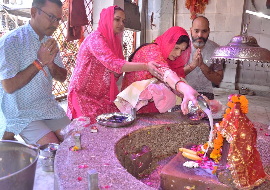 Devotees were overjoyed upon receiving the divine darshan of Mother Kushmanda