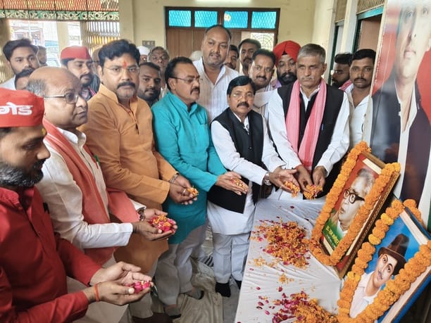 Paid homage to Bhagat Singh and Dr. Lohia.