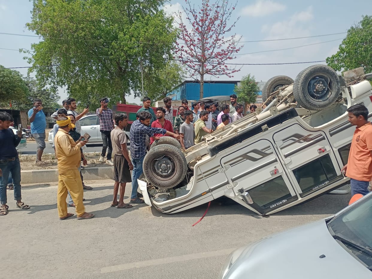Bolero overturned after going out of control, driver injured