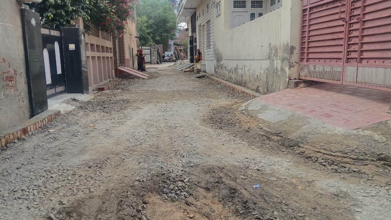 शहर की निर्माणाधीन डॉ. धुड़िया की गली। संवाद