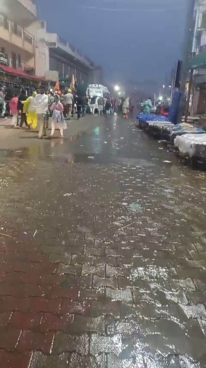 शाहतलाई बाजार में गरूणाझाड़ी मंदिर और दानामंडी के बीच अहता नालियों का गंदा पानी। संवाद