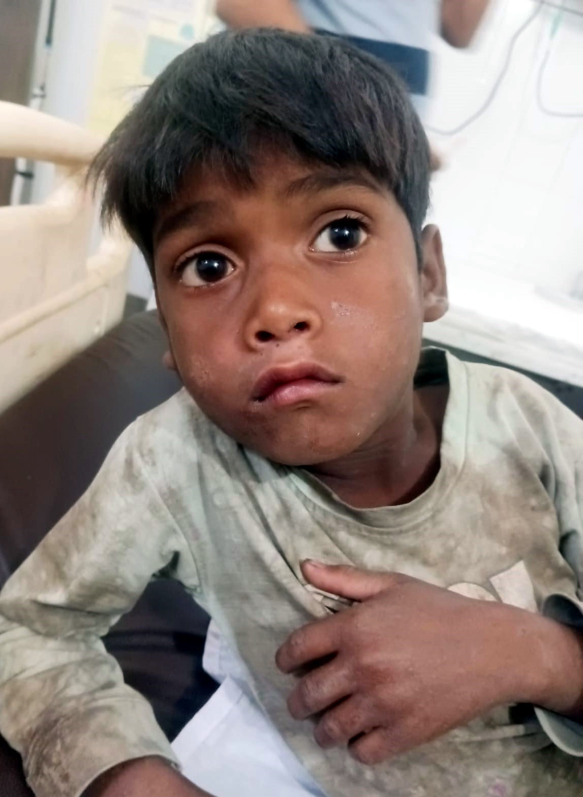 Laborer's son swallows coin, food is not going down his throat