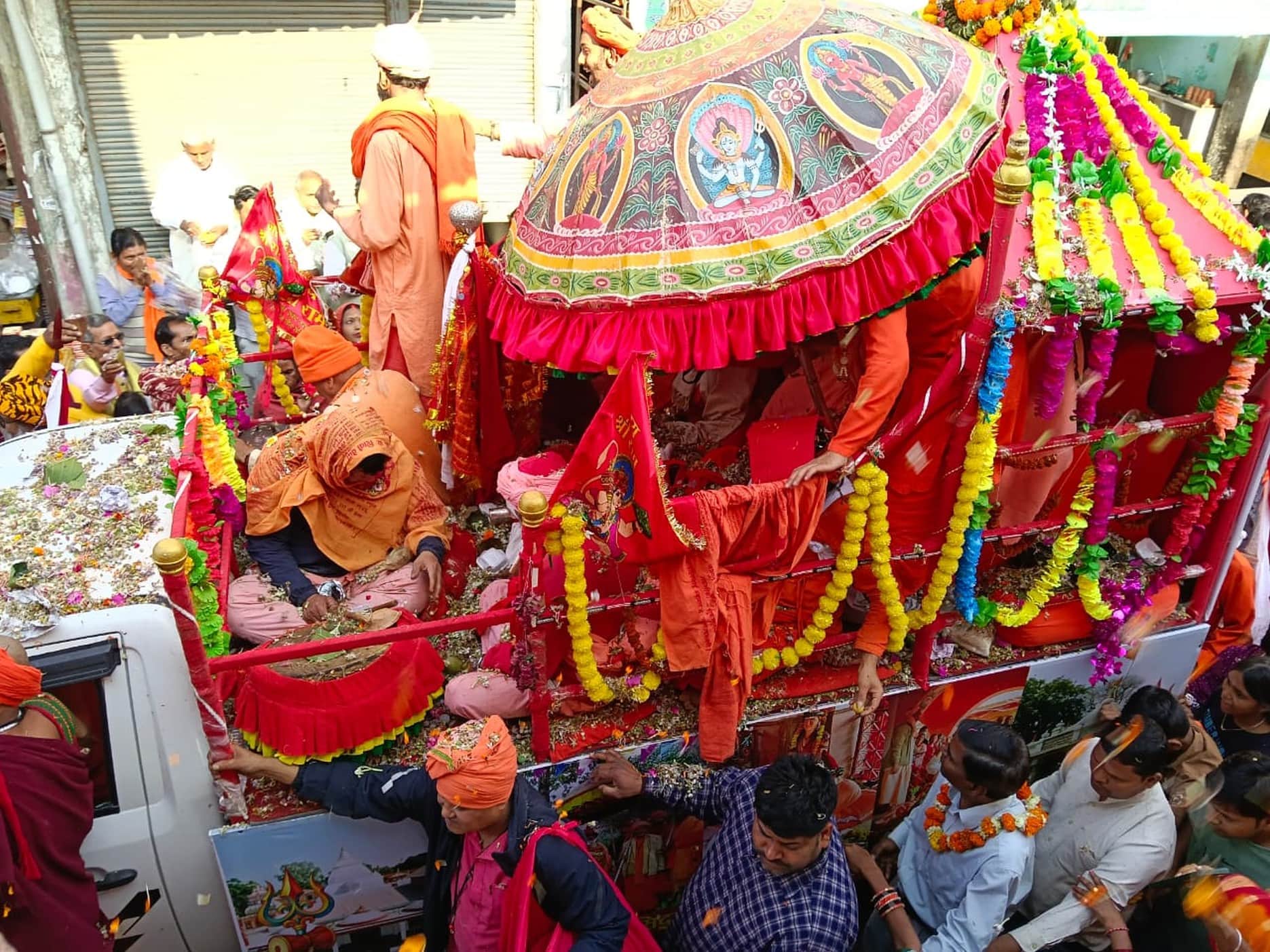 तुलसीपुर में पहुंची पीररतन नाथ की शोभायात्रा। संवाद