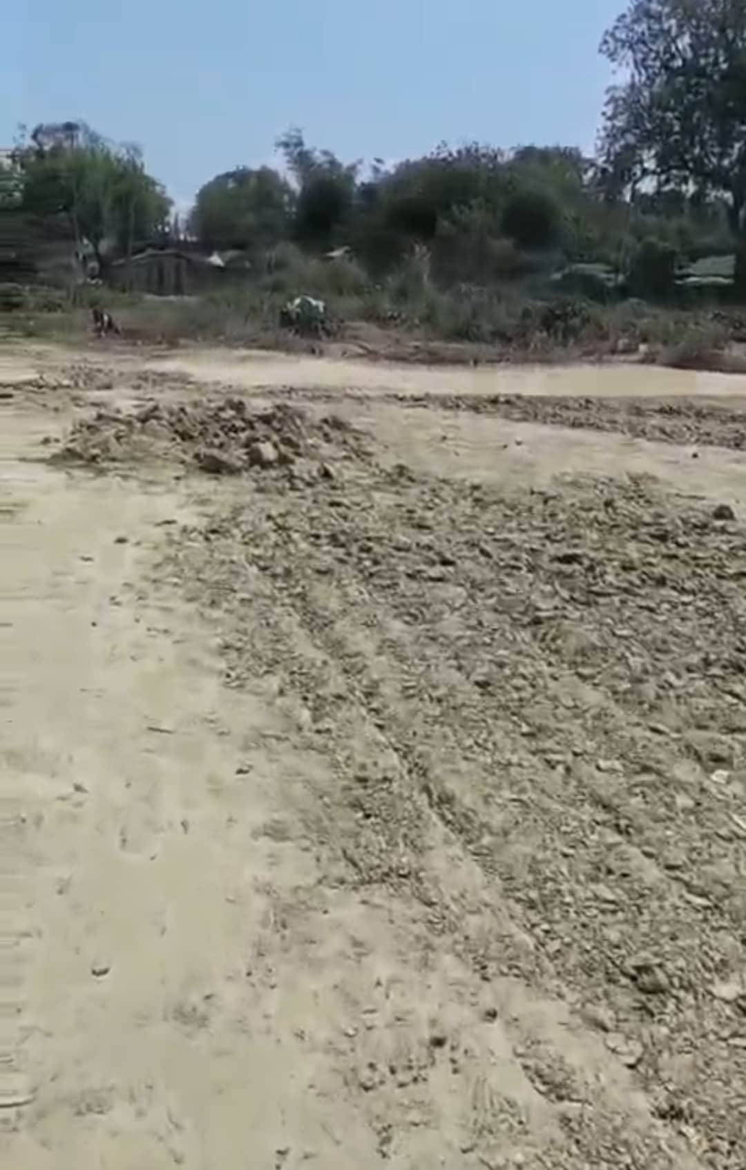 ट्रैक्टर से जोत कर नष्ट की गई कब्रिस्तान, स्रोत कब्रिस्तान समिति सचिव