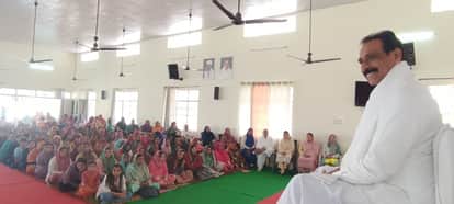 Pawan Kumar gave the message of Satguru in Dehra.