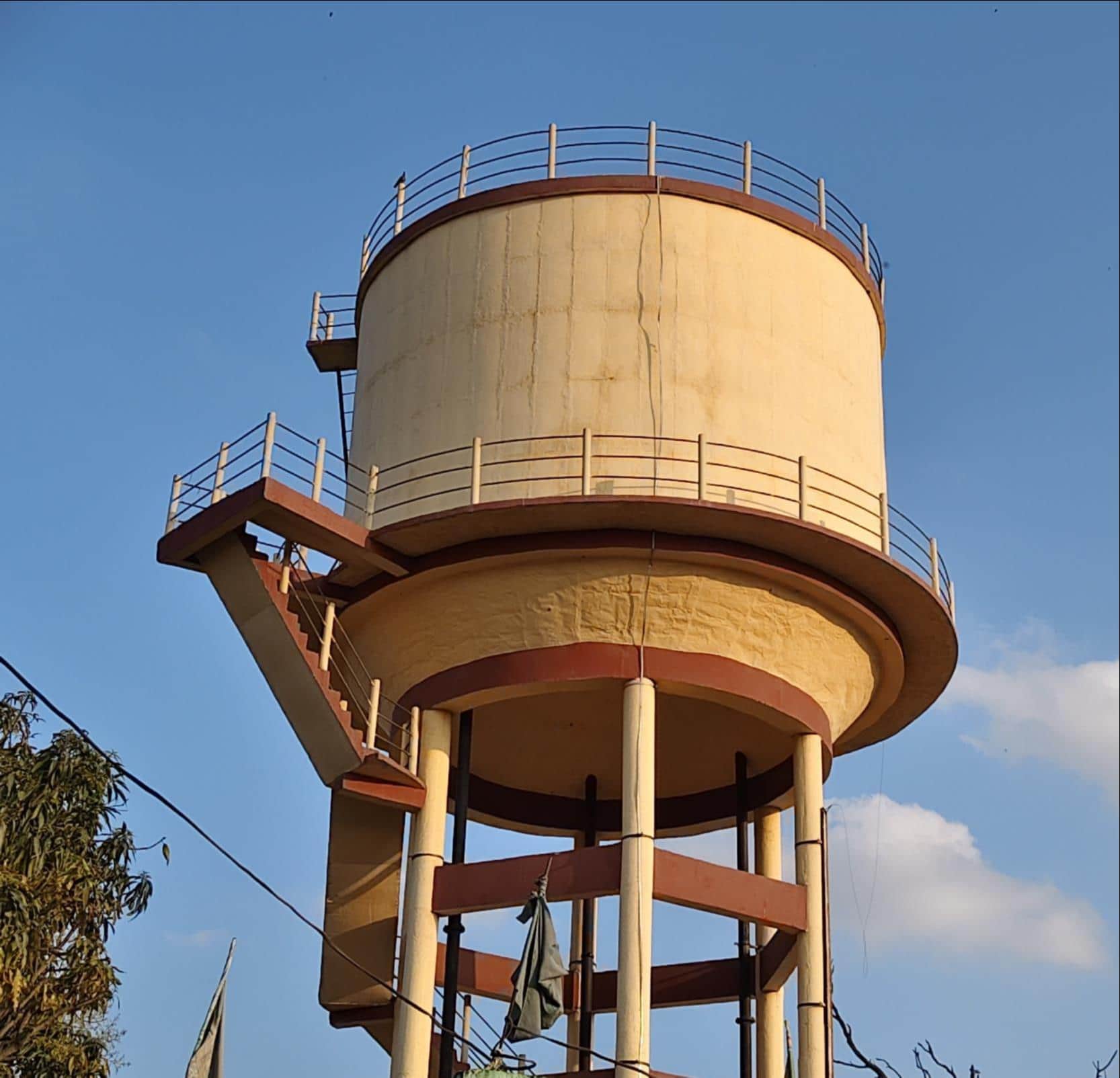 धर्मसिंहवा में बना ओवरहेड टैंक।
