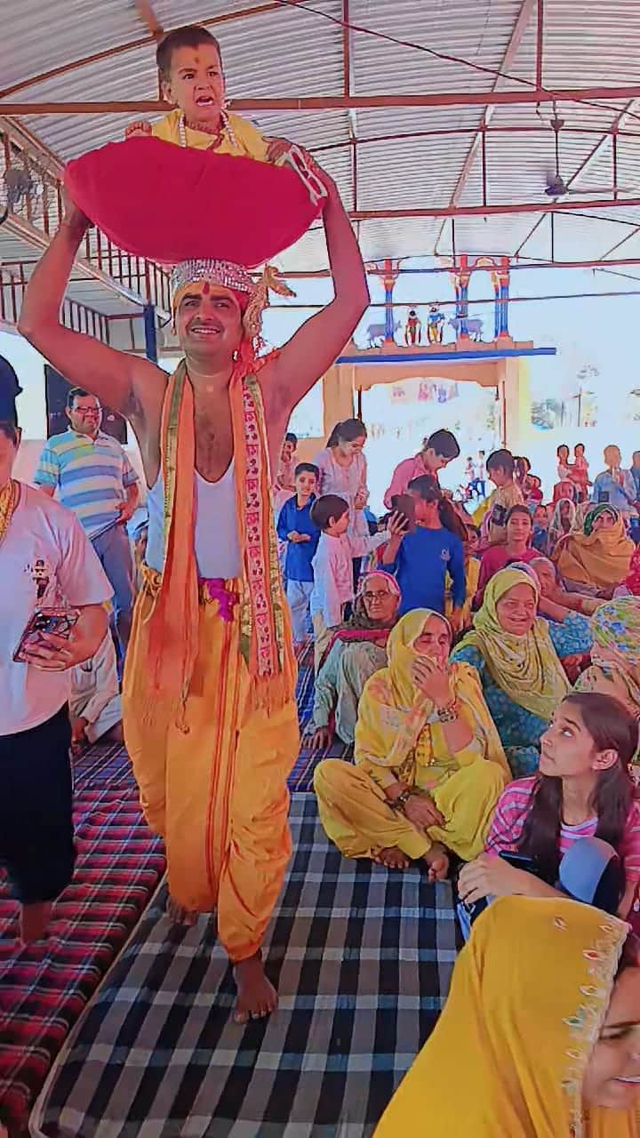 23jjrp14- खानपुर में चल रही श्रीमद्भागवत कथा के दौरान झांकी प्रस्तुत करते कलाकार। स्रोत-ग्रामीण