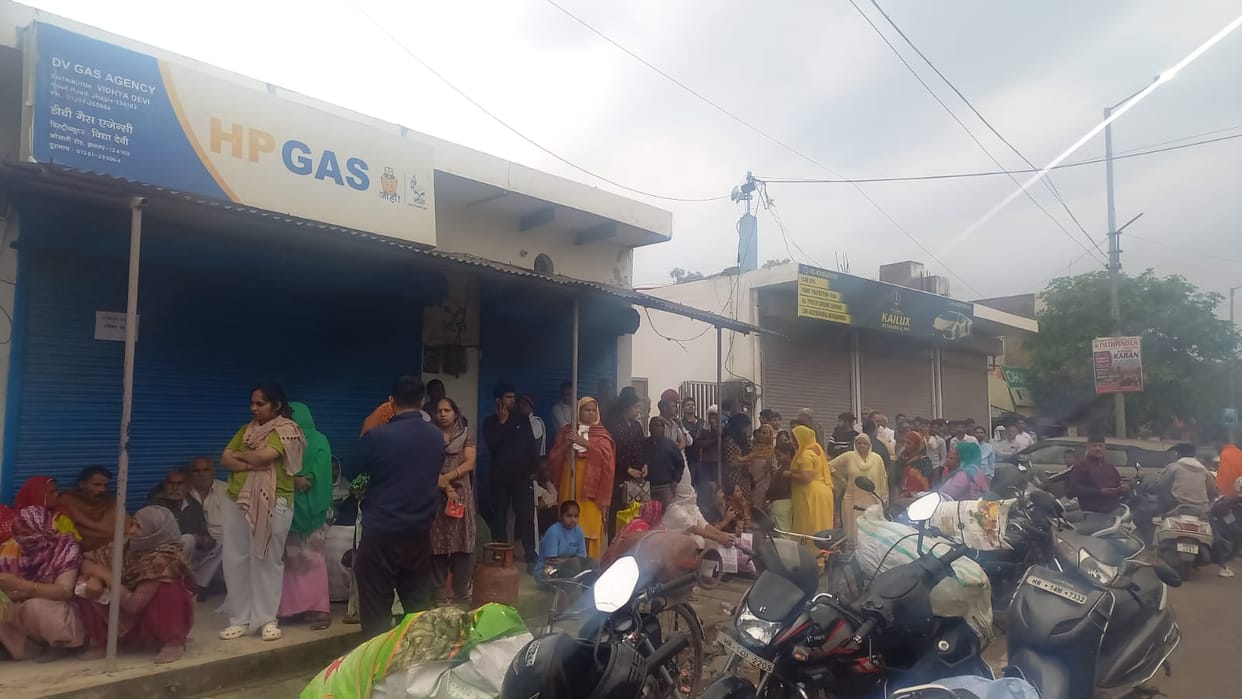 Claims of Normal Supply, Yet Queues at Gas Agencies
