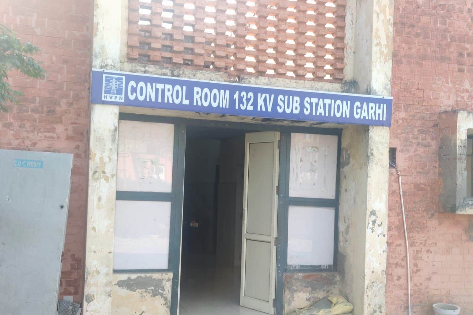 24जेएनडी09: 132 केवी सबस्टेशन गढ़ी। स्रोत : कर्मचारी