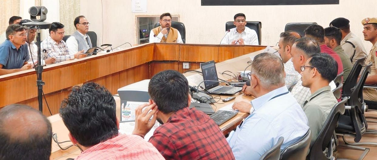 Many officials did not attend the road safety meeting, the DC got angry