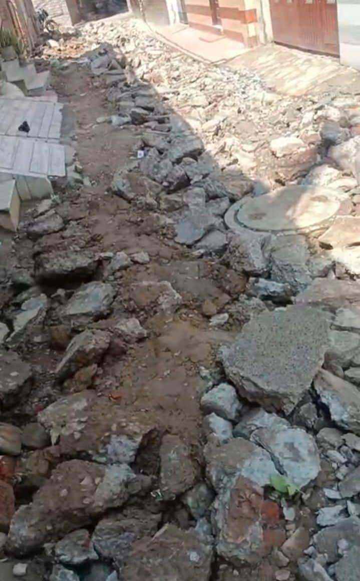 46-कृष्णा कॉलोनी में उखाड़ी गली ।