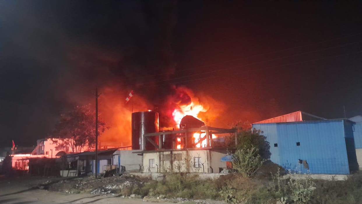 Dhar Pithampur A massive fire broke out at a factory