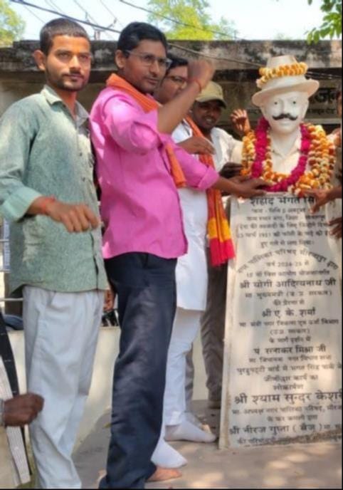 Bhagat Singh fearlessly raised his voice against the British rule.