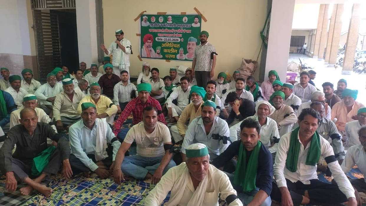 The protest continued for the second day as farmers took to the streets wearing black bands.