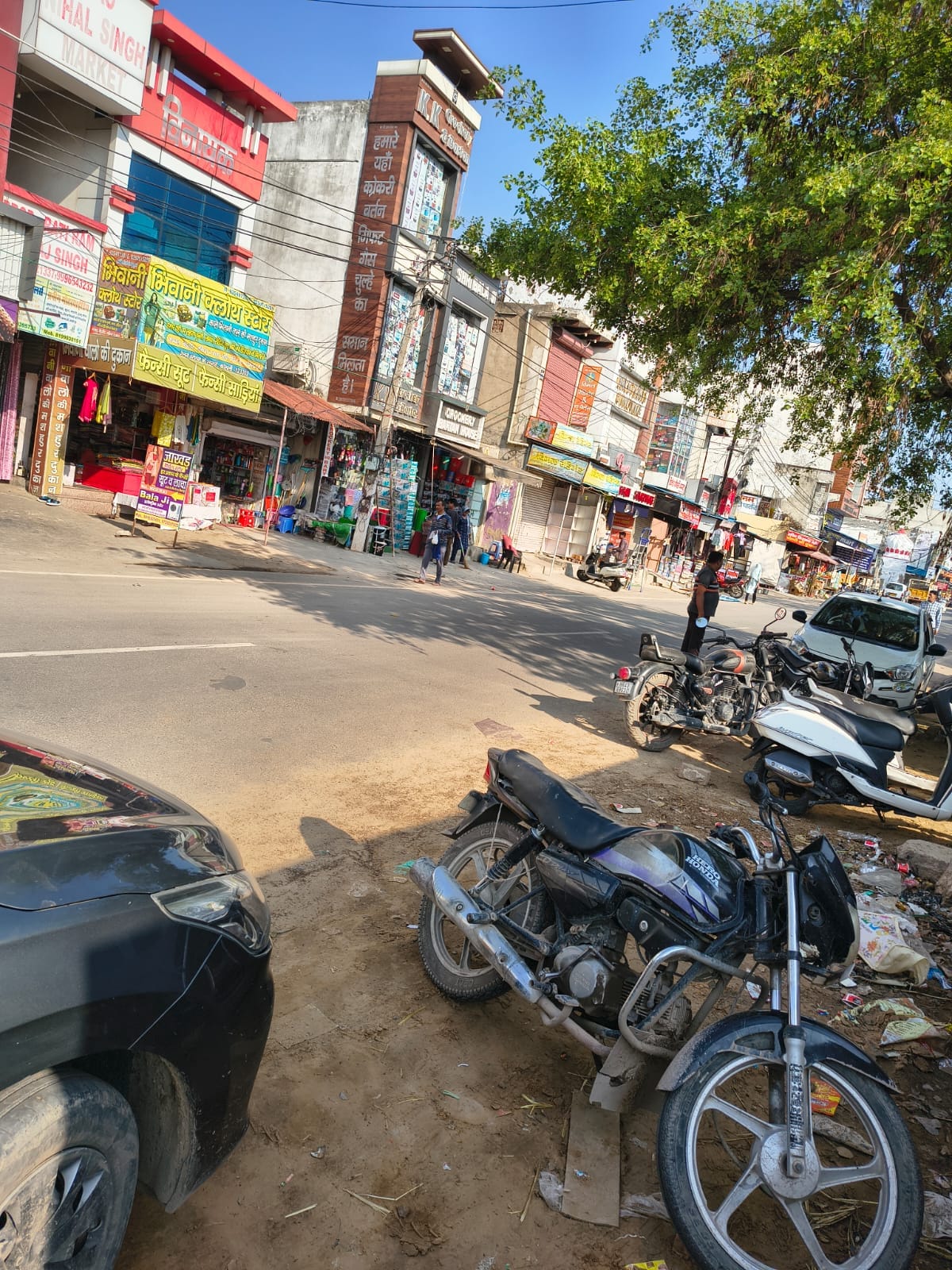 Before action was taken against the encroachment, shopkeepers themselves started removing encroachment from Railway Road.