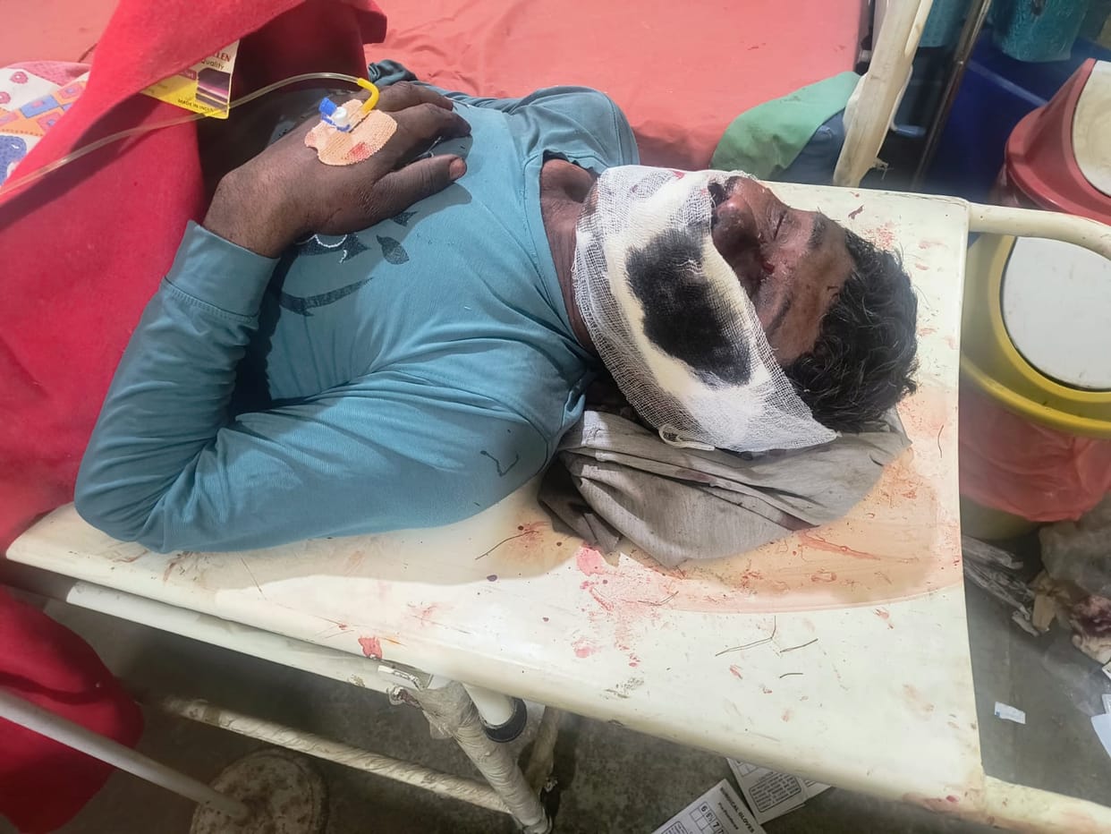 Baba stabbed a handicapped person with a knife and injured him.