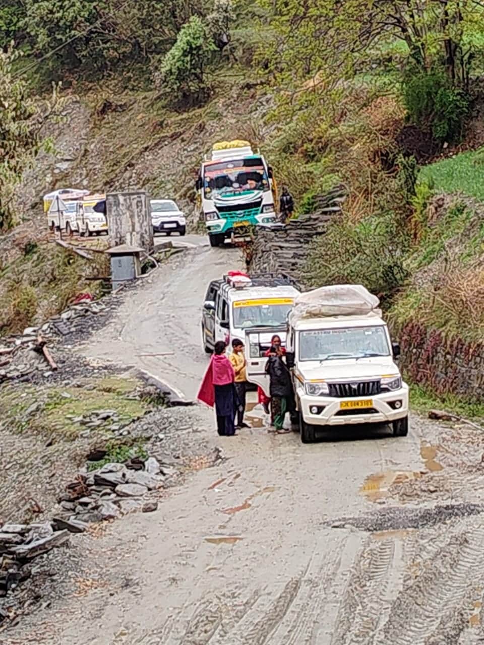 बनी भंडार मार्ग पर लगी वाहनों की तारेंसंवाद