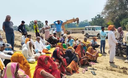 After the protest, the soil was removed from the road.