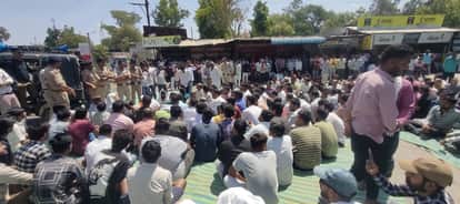 Pipaluda town closed due to non-arrest of attacker of former president, people blocked road and sat on dharna