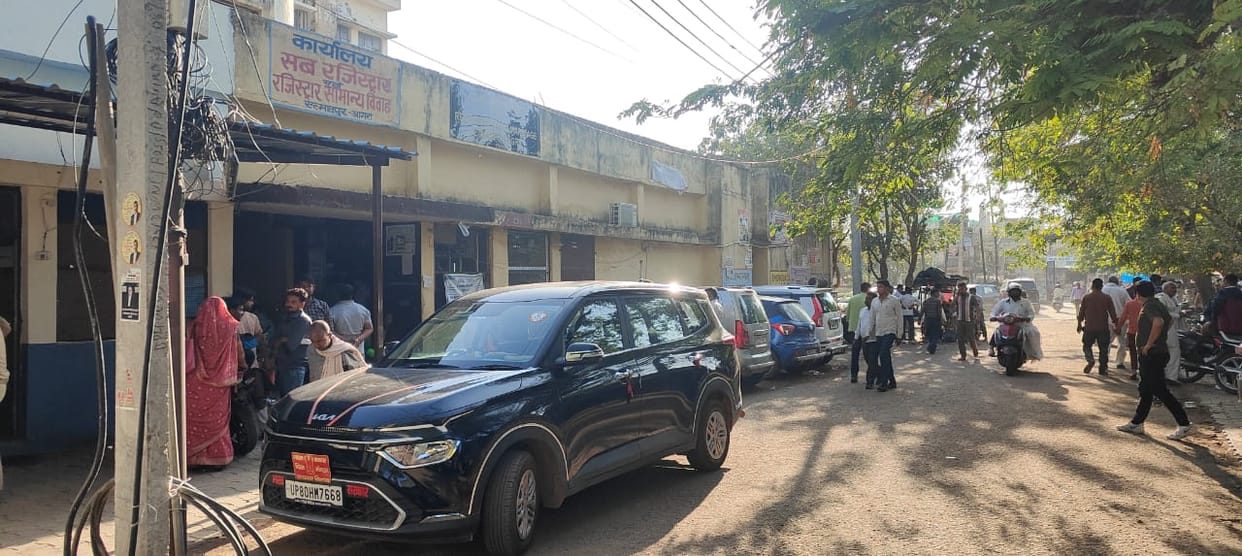 Income tax team searched Etmadpur sub-registrar office for five hours