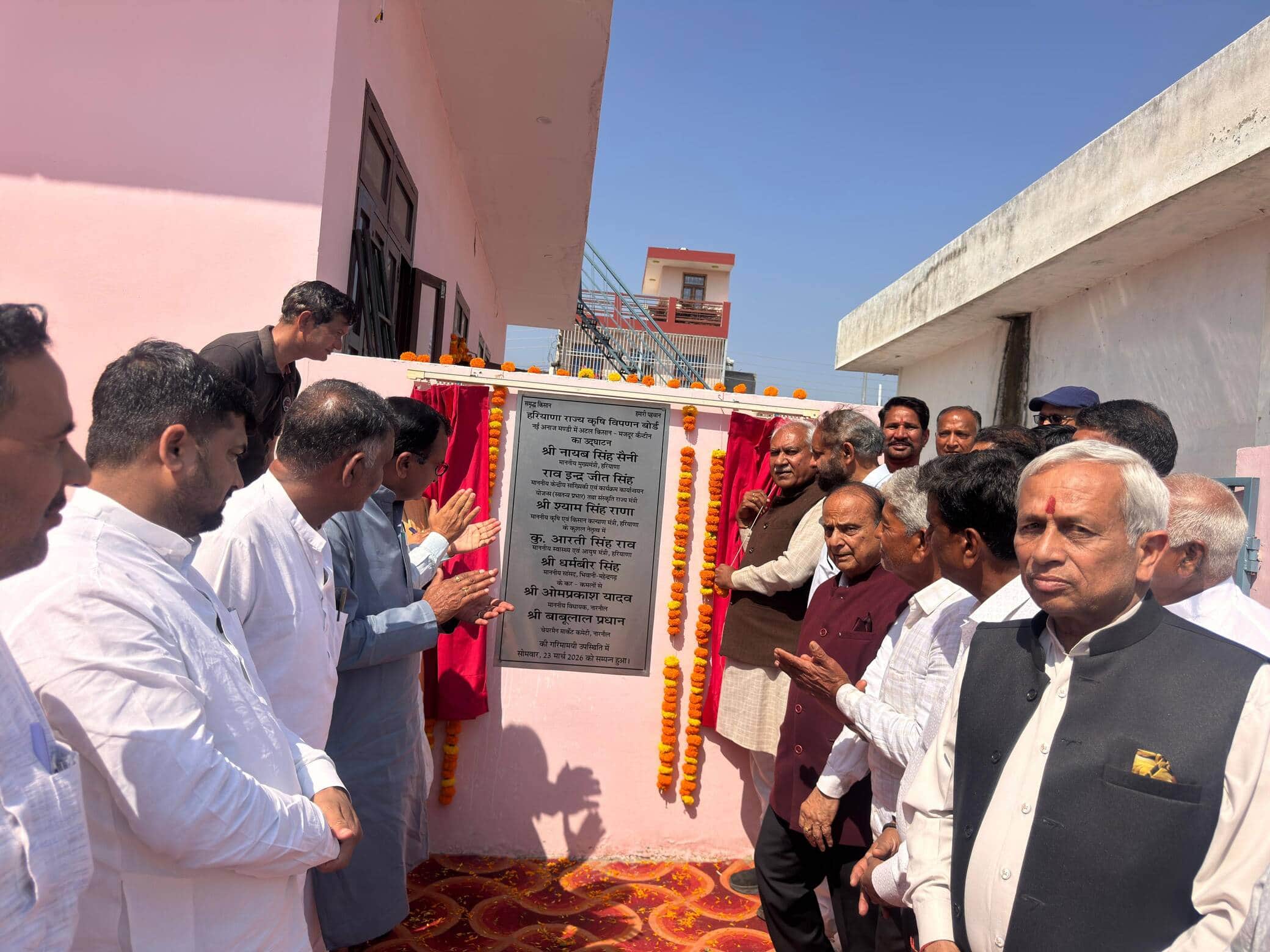 फोटो 16 अटल श्रमिक किसान कैंटीन का उद्घाटन करते विधायक। विभाग