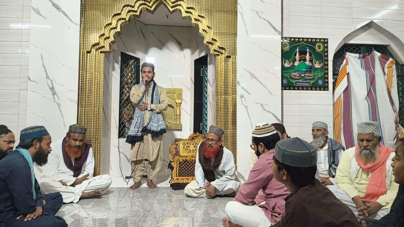 फोटो - 18 उर्स में कलाम पढ़ते शायर। संवाद