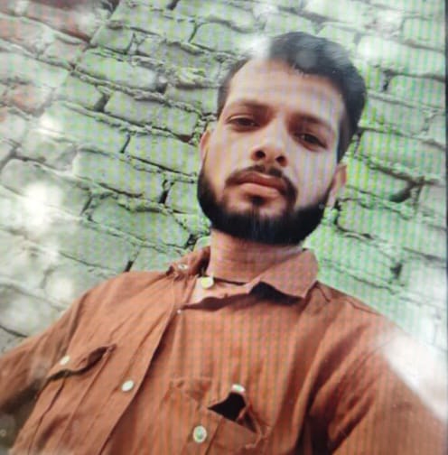 A laborer is crushed to death by a bus; villagers chase and beat the driver.