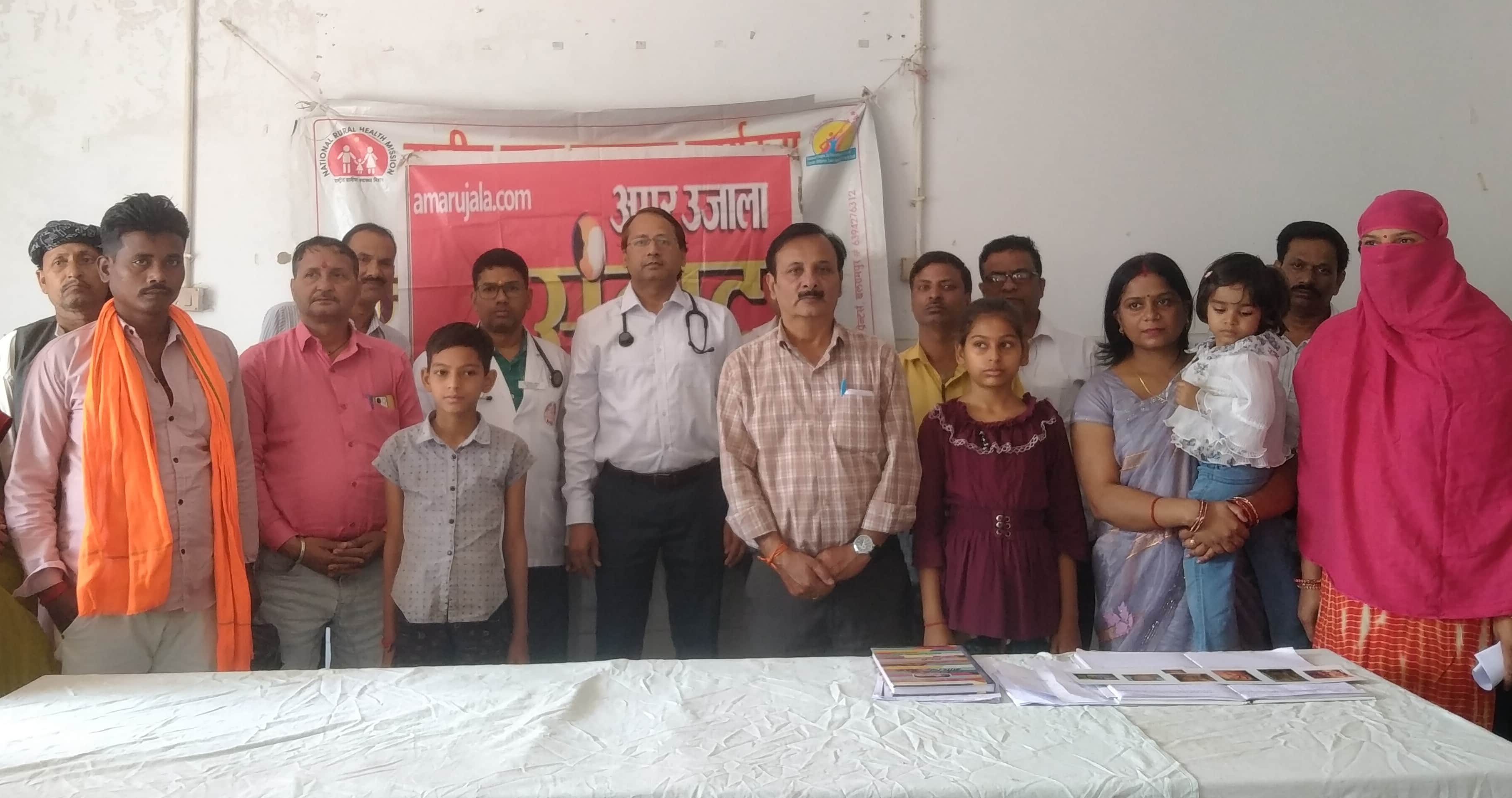 फोटो-24-बलरामपुर के जिला मेमोरियल अस्पताल में आयोजित संवाद कार्यक्रम में मौजूद लोग ।-संवाद