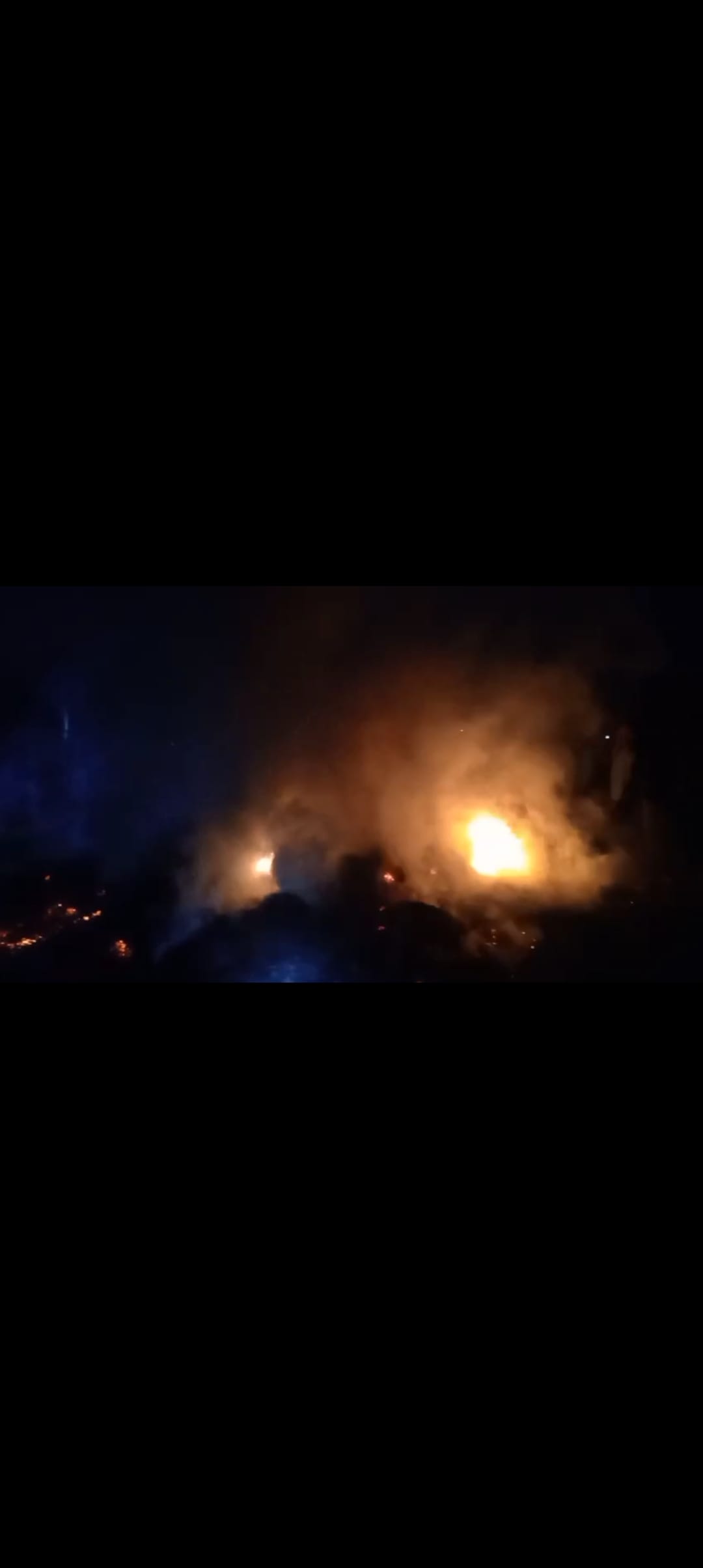 A fire broke out in the harvested mustard crop kept in the barn, villagers brought it under control by turning on the tube well.