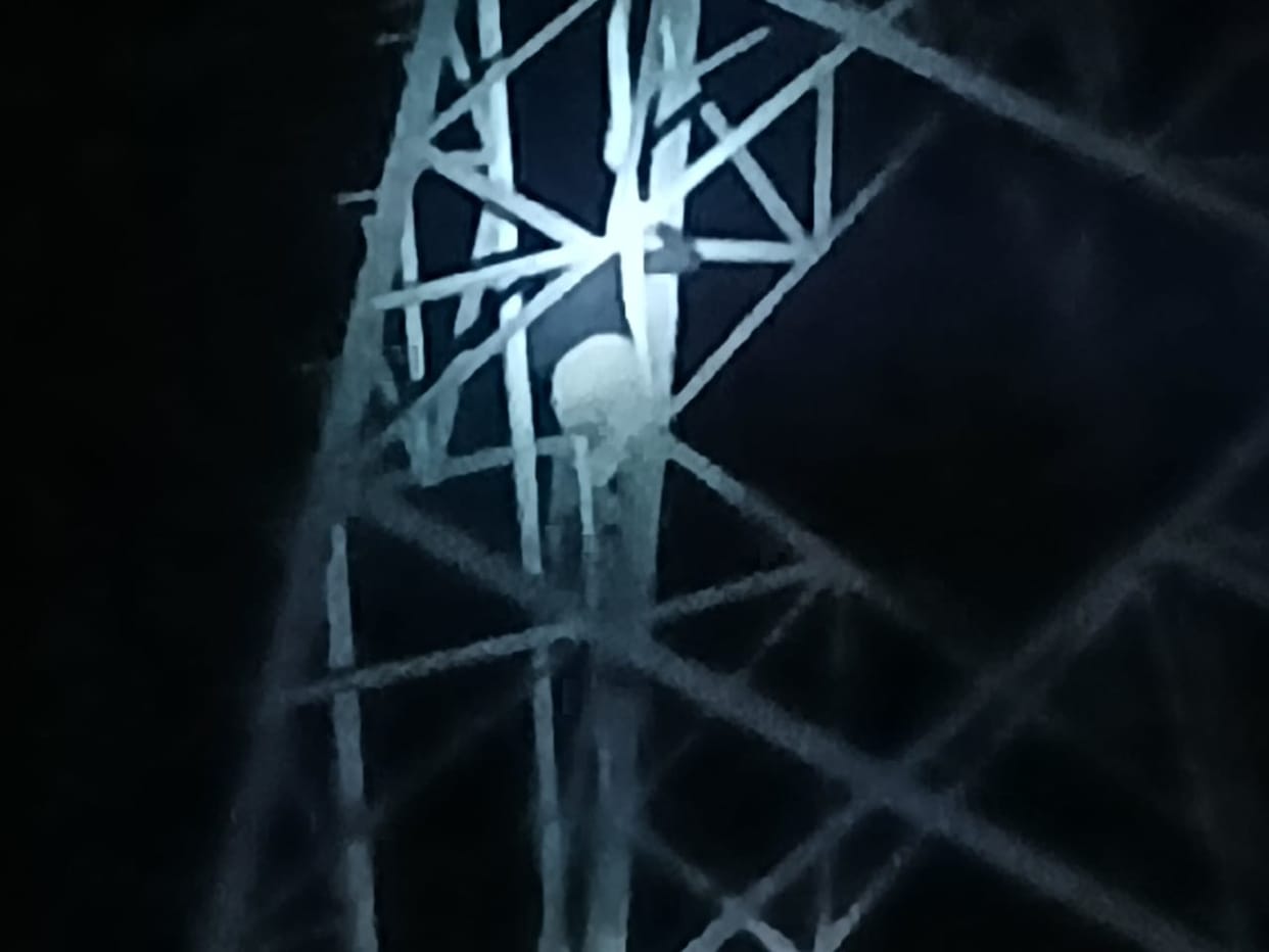 Angry at his wife's absence, the husband climbed a 132kv high-tension tower.