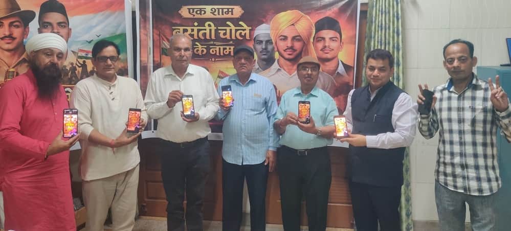 फोटो-61: बहादुरगढ़ में आयोजित कार्यक्रम में लघु वीडियो का लोकार्पण करते अतिथिगण। स्रोत समिति