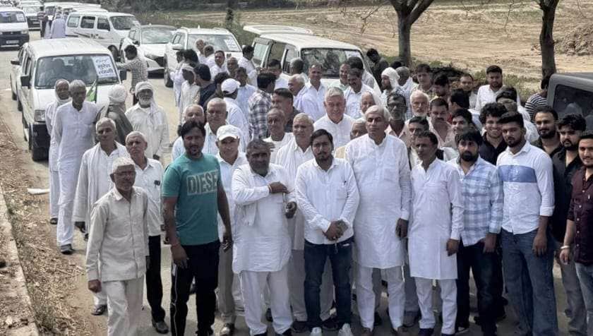 फोटो : सोनीपत के गन्नौर से युवा सम्मेलन के लिए इनेलो नेता सुरेश त्यागी के नेतृत्व में रवाना होत