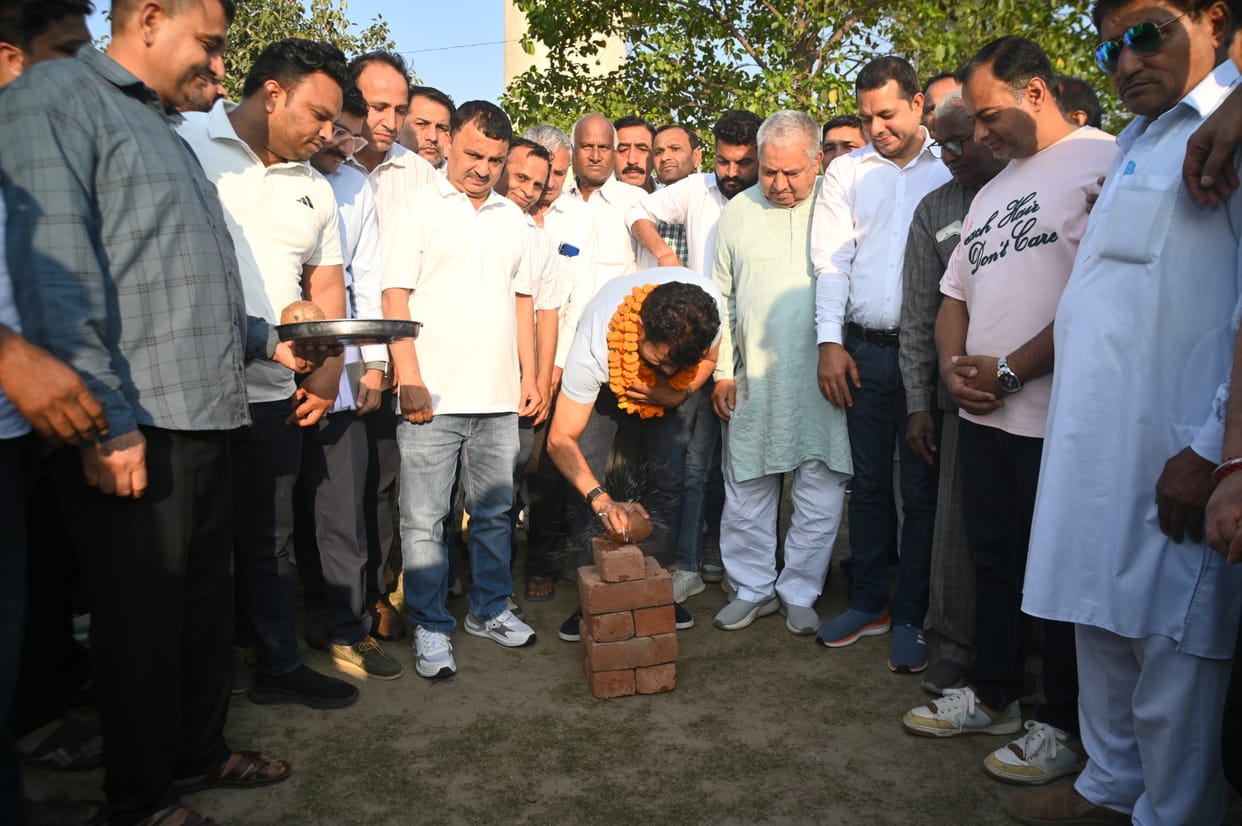 Laying of the foundation stone for the beautification work of Lahari Singh Park