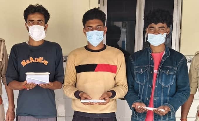 हापुड़ कोतवाली पुलिस ने पकड़े आरोपी। संवाद