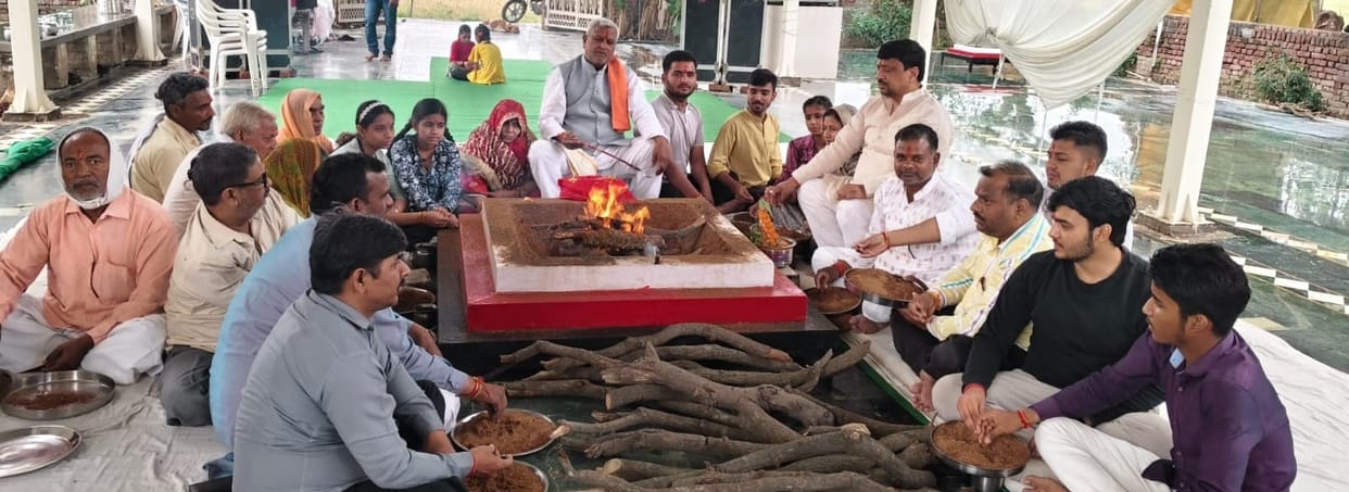 The court of Mata Rani was decorated, devotees offered sacrifices in the havan.