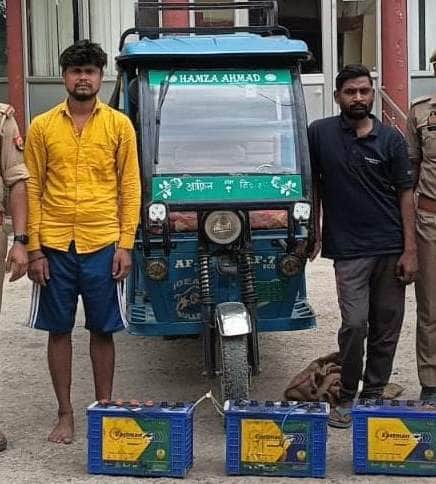 ई-रिक्शा चोरी करने वाले दोनों आरोपी। श्रोत-पुलिस