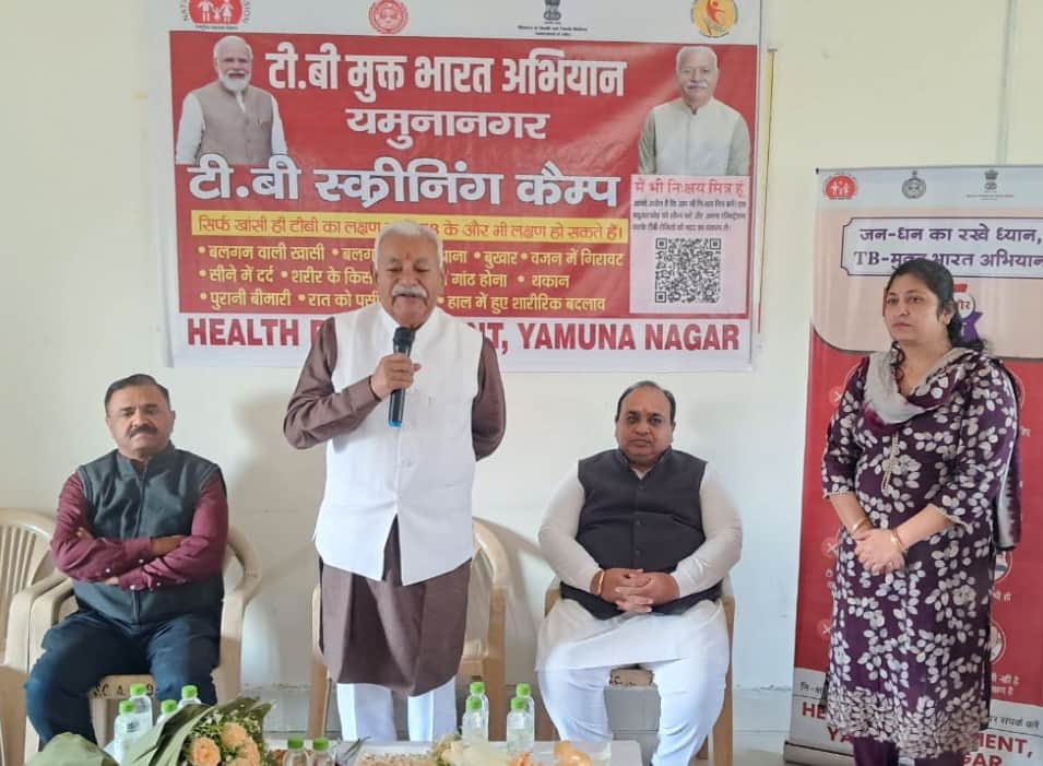 जिला अस्पताल में जांच शिविर में बोलते विधायक घनश्याम दास। आर्काइव