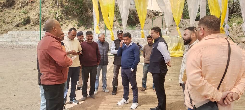 जिलास्तरीय मनसा मेले की तैयारियों का जायजा लेते प्रशासन के अधिकारी। संवाद