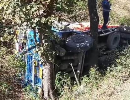 The driver had stopped to drink tea, when the truck suddenly slipped and fell into a ditch.