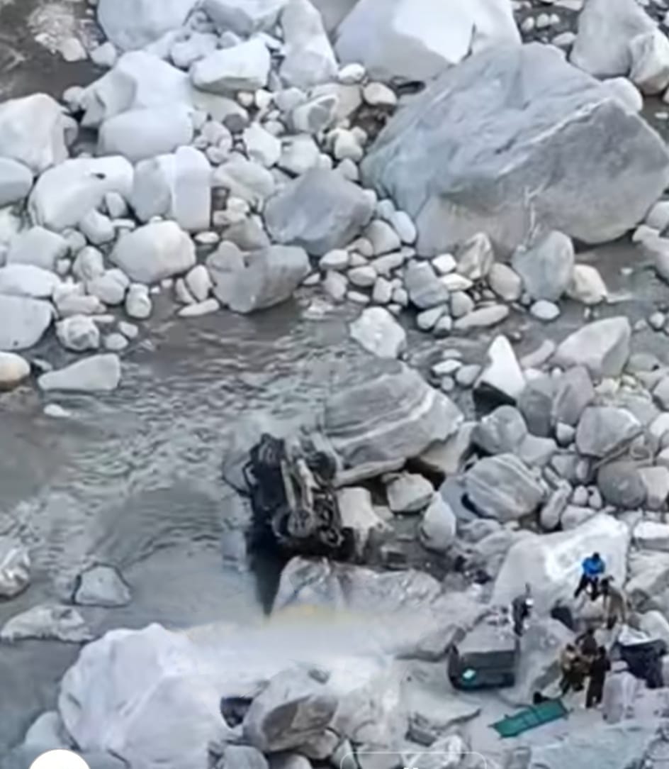 Car falls into Pagal Nala, driver injured