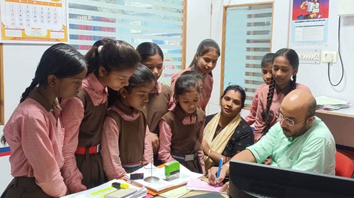 Under 'Mission Shakti', female students visited a bank and a Community Health Centre (CHC).